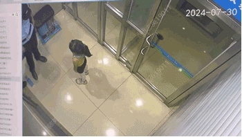 教科書式自救！小女孩走丟，竟用ATM機(jī)的世邦緊急對講求助